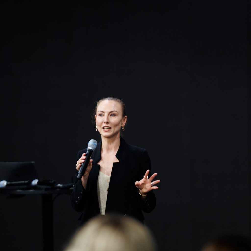 Inga Lamouroux - Fractional CMO on the stage at the MARKETING CONFERENCE