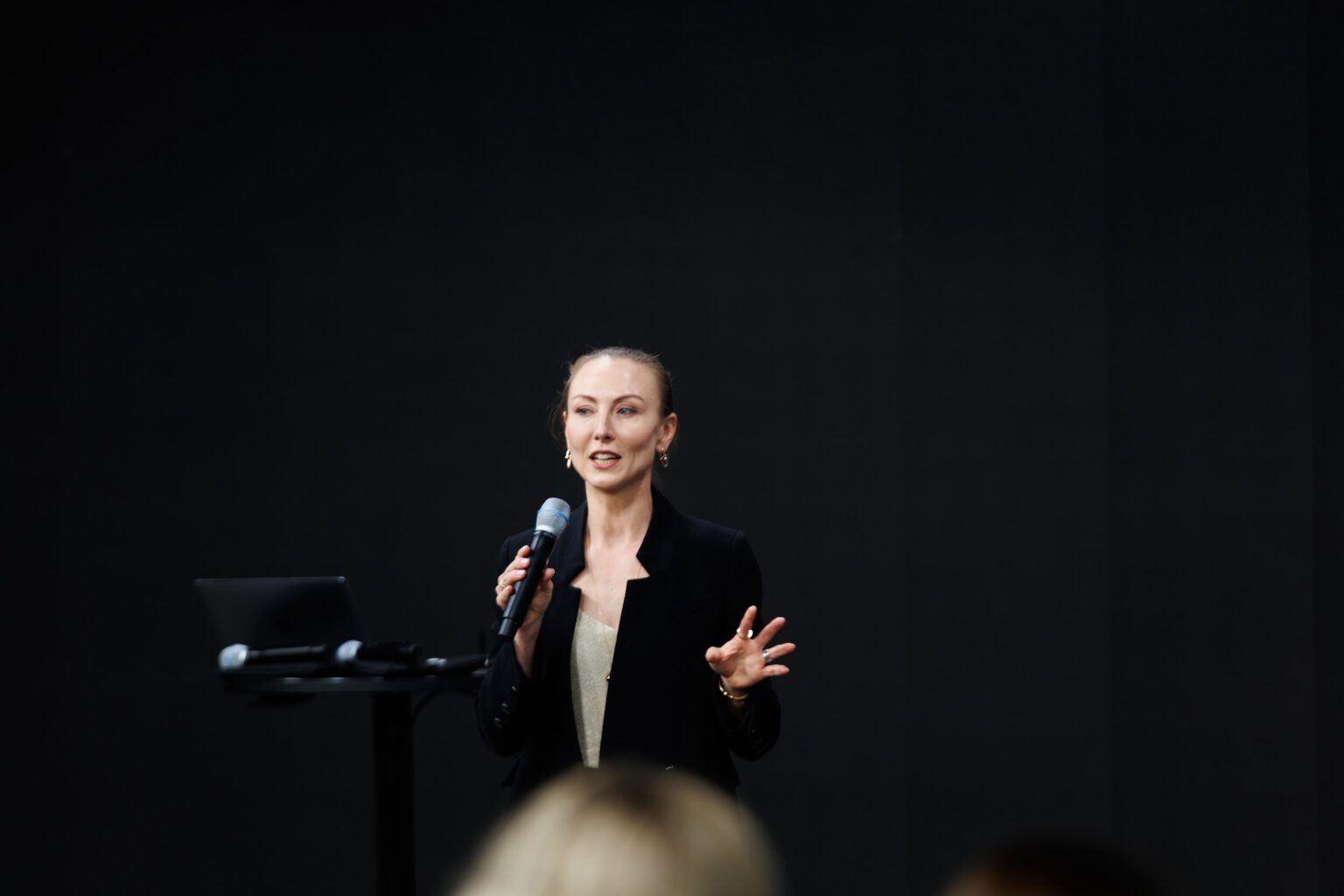 Inga Lamouroux - Fractional CMO on the stage at the MARKETING CONFERENCE